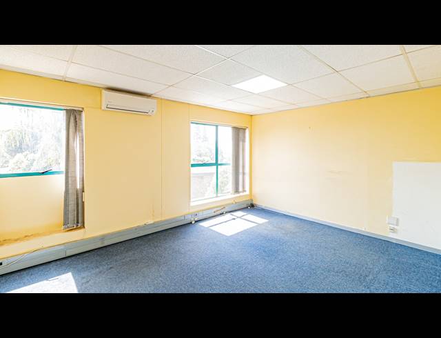 235M² OFFICE TO LET IN FERNDALE